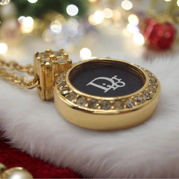 DIOR Signature Gold Necklace ๐๐ฅ - Picture 7 of 14